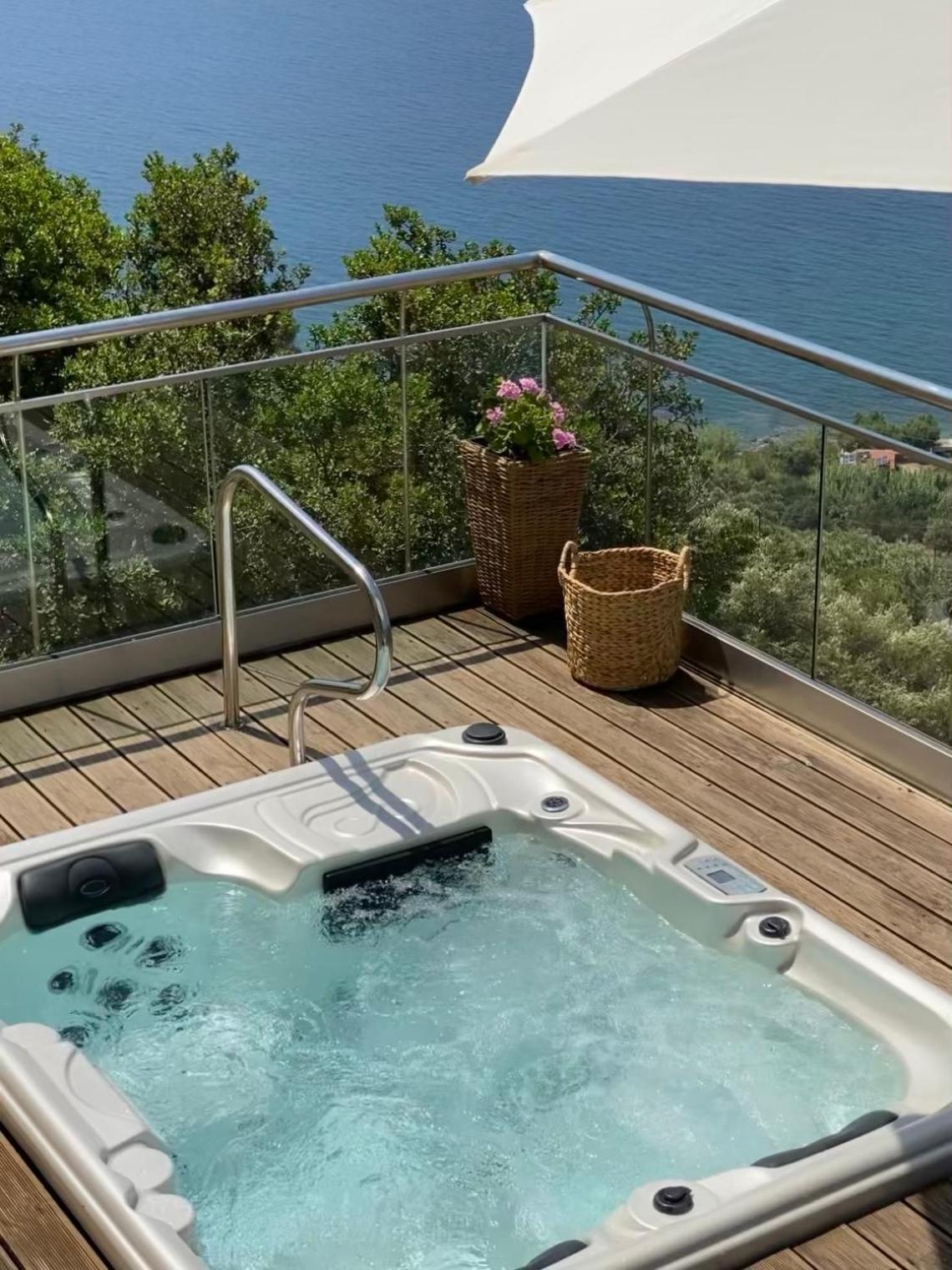 Beachfront Ravdoucha Epavlis Eleni Villa - Pool, Hot Tub, Gym, Sauna, Private Parking, Wifi La Canea Exterior foto