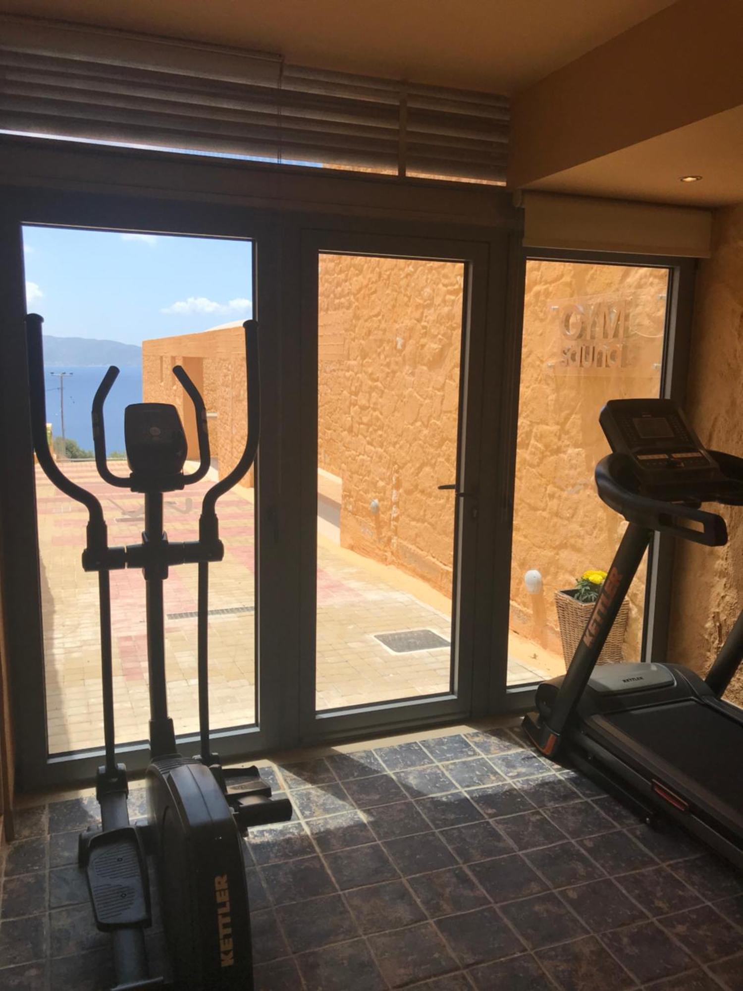 Beachfront Ravdoucha Epavlis Eleni Villa - Pool, Hot Tub, Gym, Sauna, Private Parking, Wifi La Canea Exterior foto