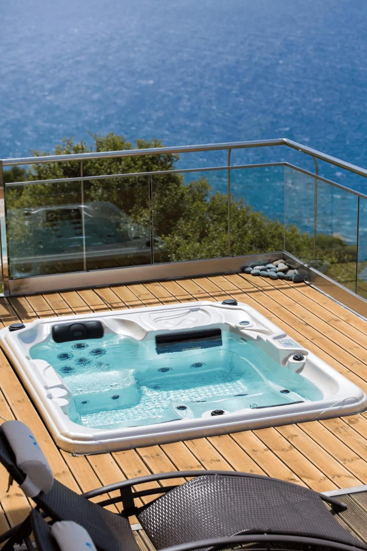 Beachfront Ravdoucha Epavlis Eleni Villa - Pool, Hot Tub, Gym, Sauna, Private Parking, Wifi La Canea Exterior foto